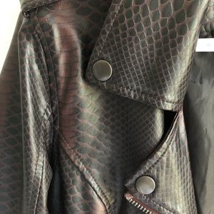 Snake pattern faux leather jacket in perfect shape
